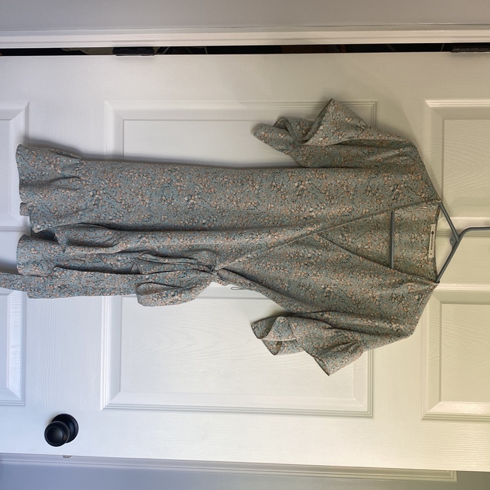 Dress - Picture 2 of 4